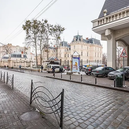 Квартира В Центрі Подобово На Вулиці Коперника 26 Біля Палацу Мистецтв Lviv Exterior photo
