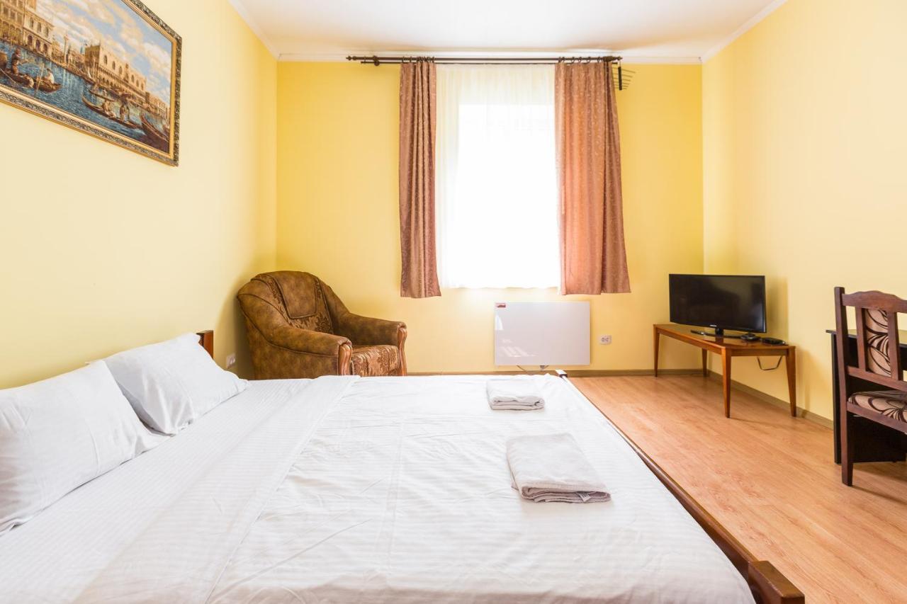 Apartment в центрі подобово на вулиці коперника 26 біля палацу мистецтв Lviv