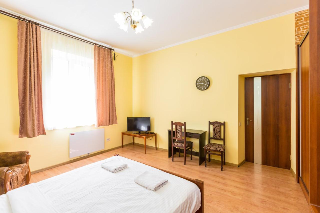 Apartment в центрі подобово на вулиці коперника 26 біля палацу мистецтв Lviv