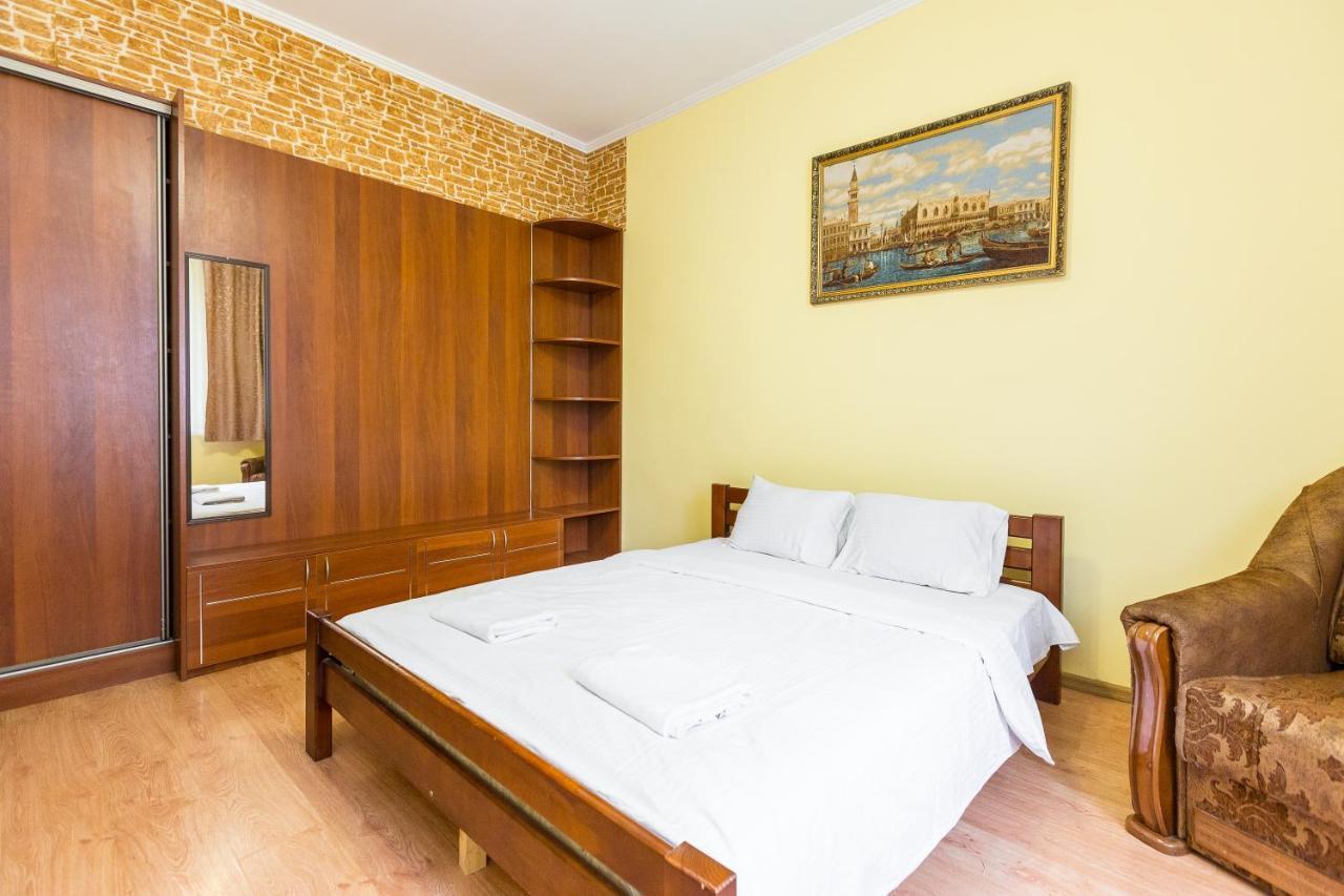 в центрі подобово на вулиці коперника 26 біля палацу мистецтв Apartment Lviv