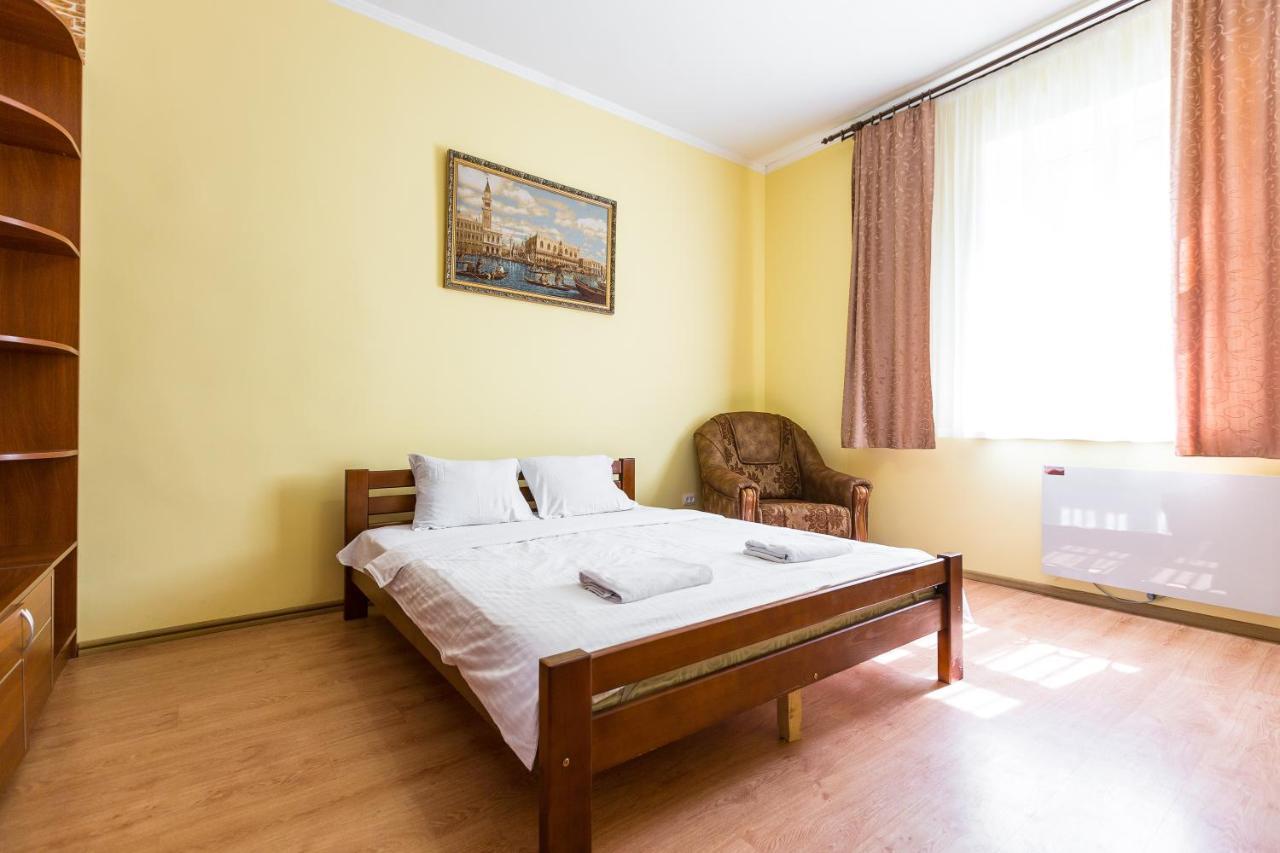 в центрі подобово на вулиці коперника 26 біля палацу мистецтв Apartment Lviv