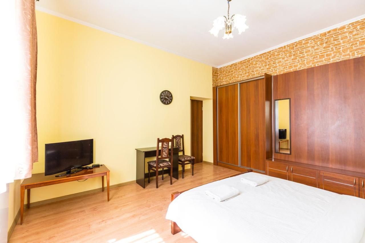Apartment в центрі подобово на вулиці коперника 26 біля палацу мистецтв Lviv