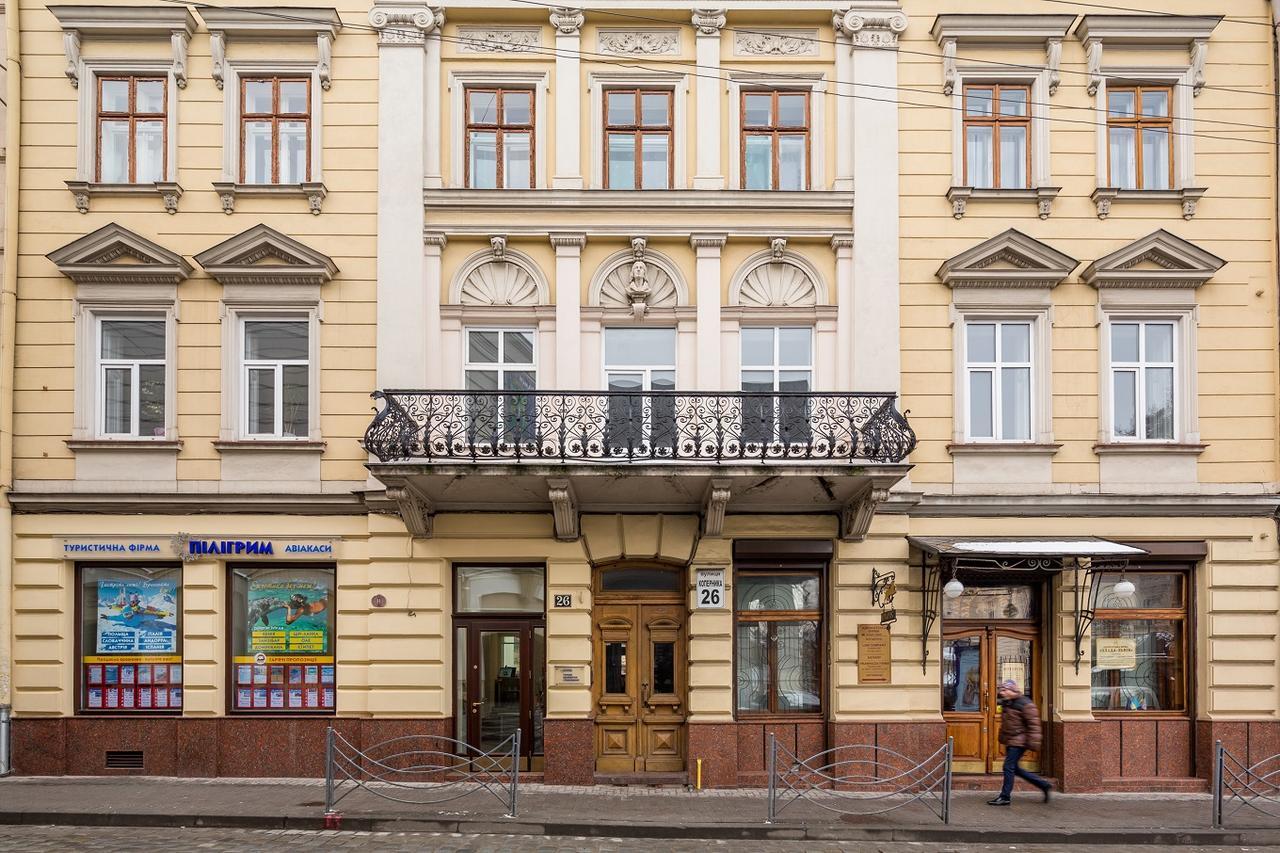 в центрі подобово на вулиці коперника 26 біля палацу мистецтв Apartment Lviv